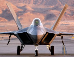 Какая стоимость американского истребителя F-22 «Раптор»?