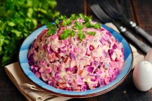 Варёная капуста с яйцами и майонезом по вкусу напоминает селёдку?