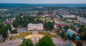 Сколько жителей в городе Сураже, где находится, что ещё знаете о нём?