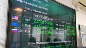 Курсы валют в России подняли , в Беларуси нет,что делать с деньгами?