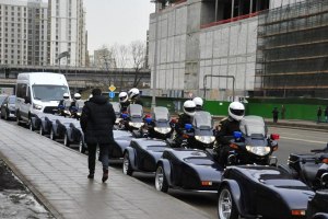 Что за мотоциклы с колясками сопровождают Си Цзиньпина в Москве?