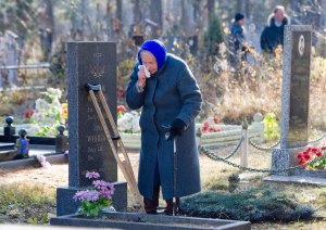 Положен ли участок земли на кладбище бесп-тно при смерти родителей? Почему?