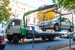 Может ли эвакуатор забрать автомобиль со двора?