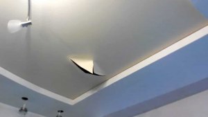 Как заделать рваную дыру в натяжном потолке?