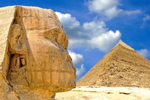 Почему мы до сих пор не знаем, как построили пирамиды в Гизе?
