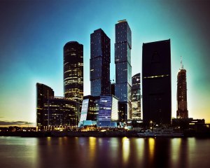 На сколько лет эксплуатации рассчитаны небоскрёбы Moscow city?