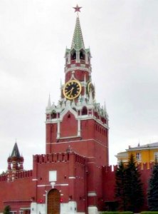 У каких ворот впервые построили московский кремль?