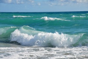 От чего или как происходят волны в море?