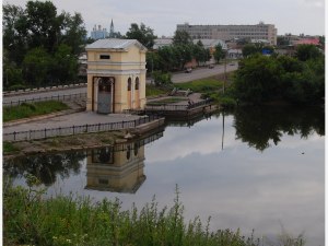 По указанию какого правителя была возведена плотина на реке Городне?